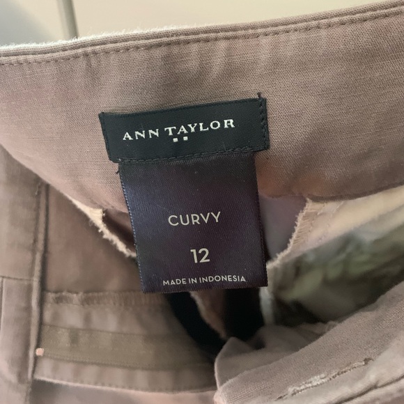 Loft size 12 cropped pants in light brown - Picture 2 of 3